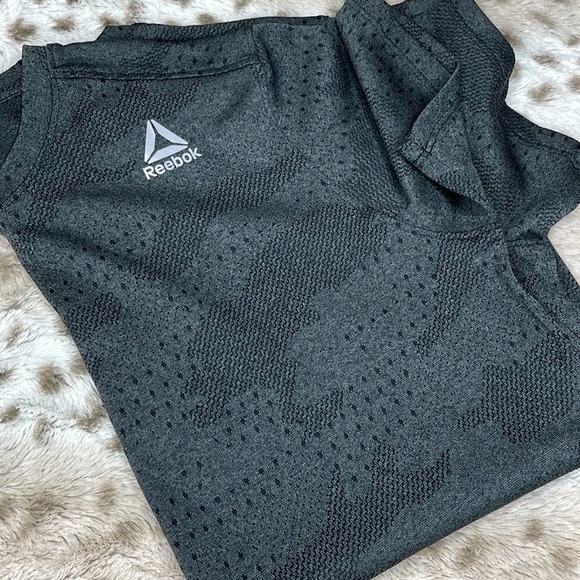 Reebok Gray Tee Size L 12-14 - Picture 7 of 7